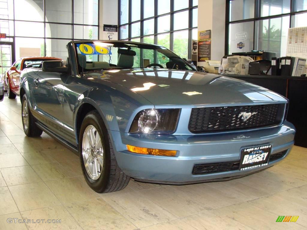 2006 Mustang V6 Premium Convertible - Windveil Blue Metallic / Light Graphite photo #3