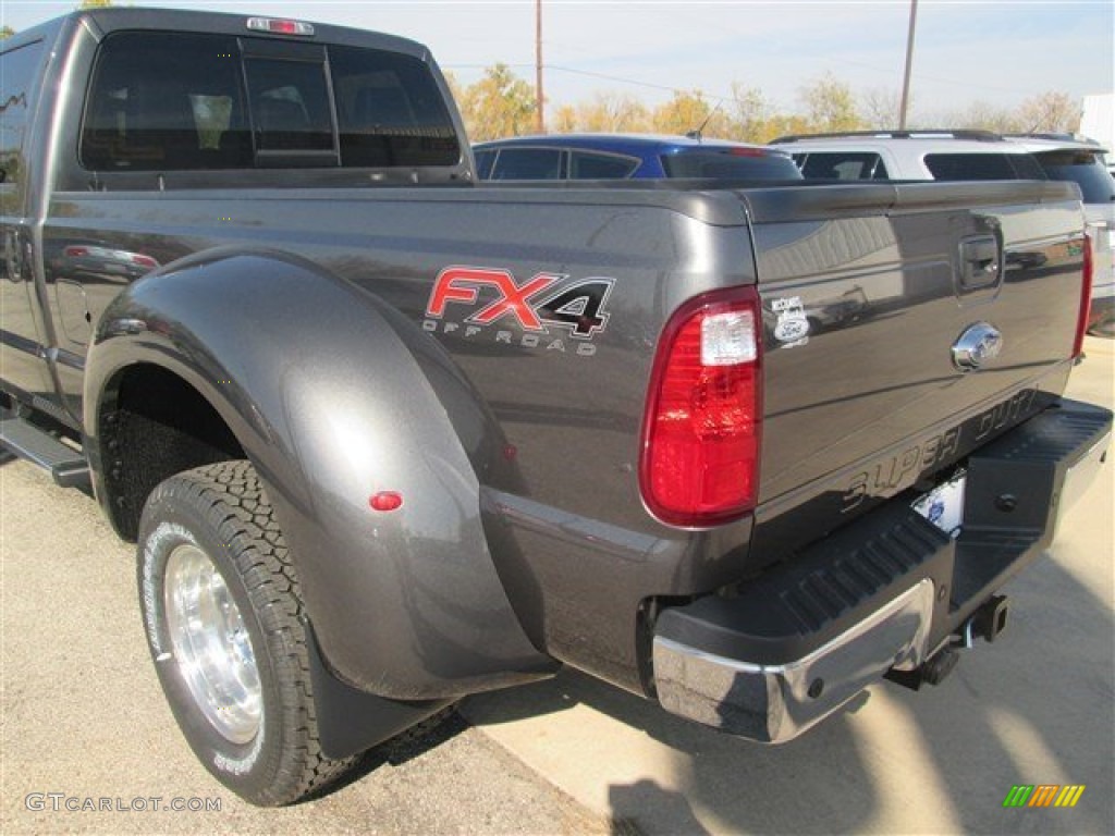 2015 F350 Super Duty Lariat Crew Cab 4x4 DRW - Magnetic / Black photo #8