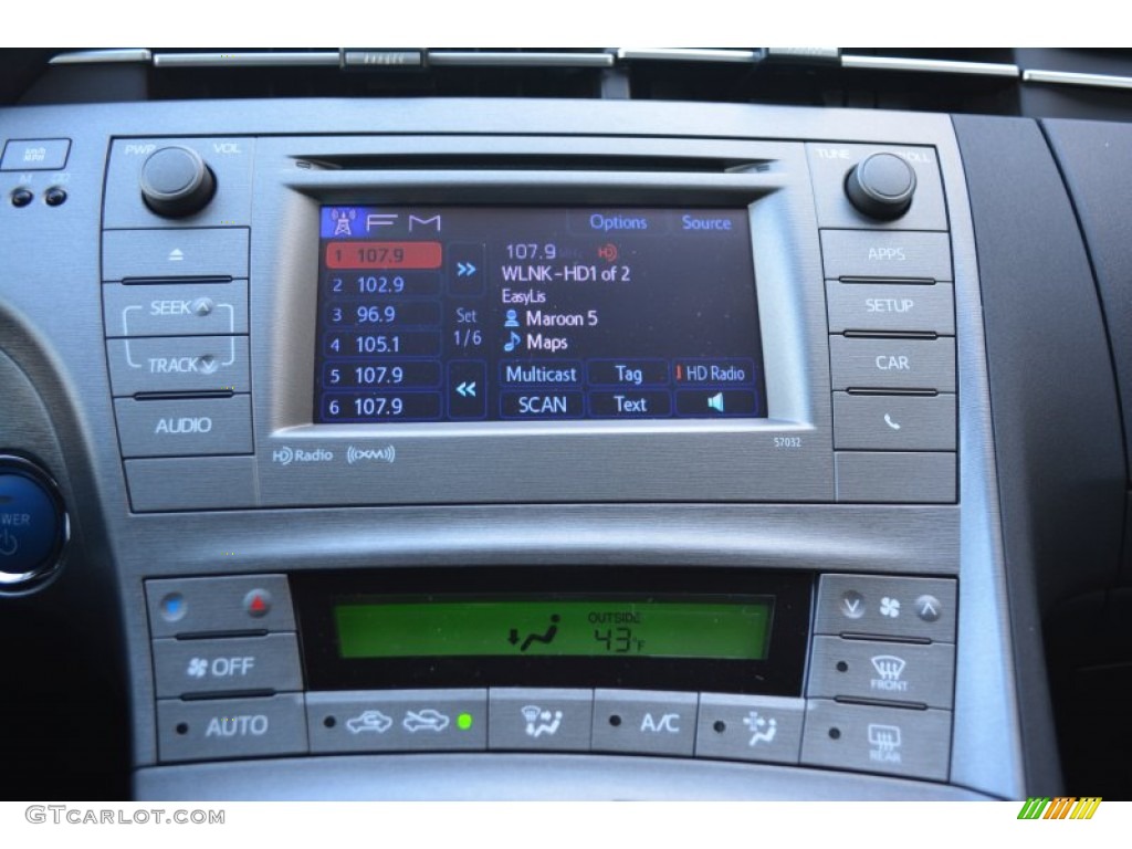 2015 Toyota Prius Persona Series Hybrid Controls Photo #99829932