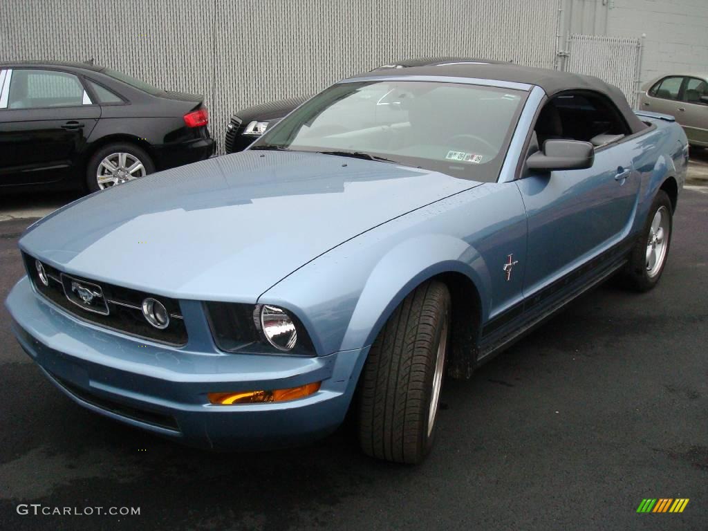 2008 Mustang V6 Deluxe Convertible - Windveil Blue Metallic / Light Graphite photo #33