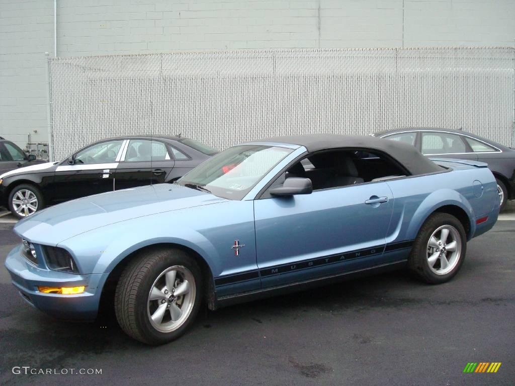2008 Mustang V6 Deluxe Convertible - Windveil Blue Metallic / Light Graphite photo #35