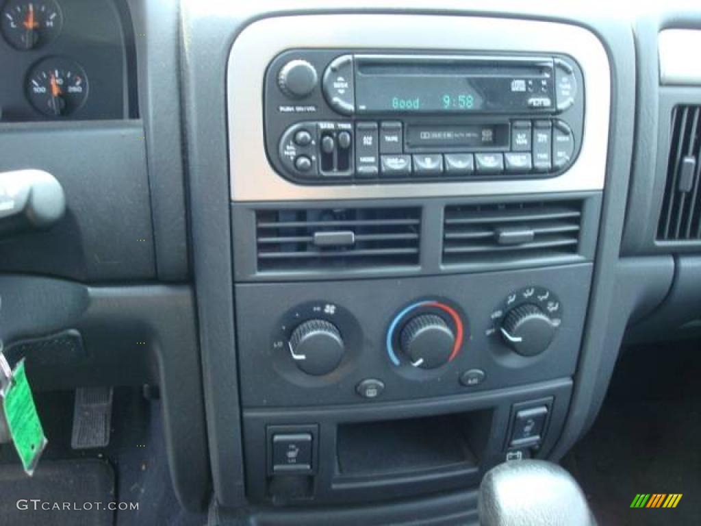 2004 Grand Cherokee Laredo 4x4 - Graphite Metallic / Dark Slate Gray photo #23