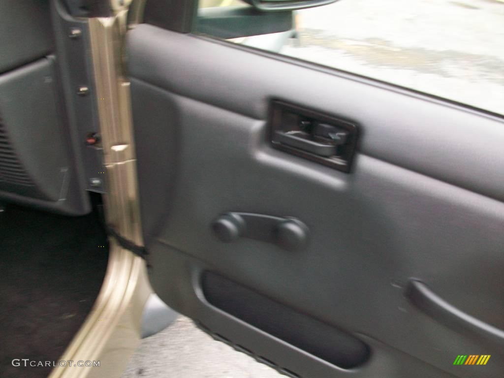 2004 Wrangler X 4x4 - Light Khaki Metallic / Dark Slate Gray photo #9