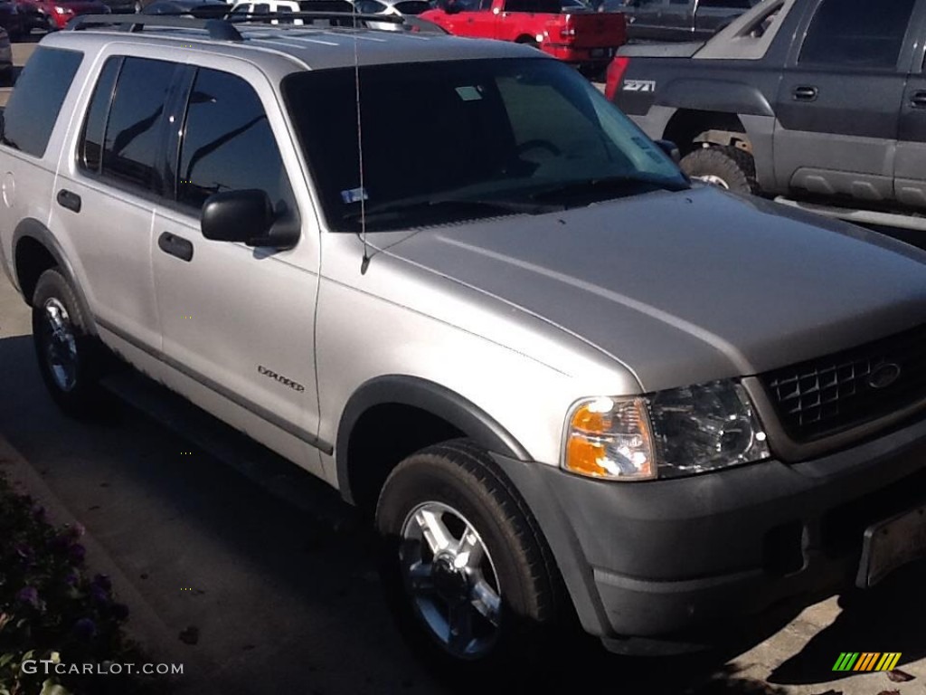2004 Explorer XLS - Silver Birch Metallic / Gray photo #2