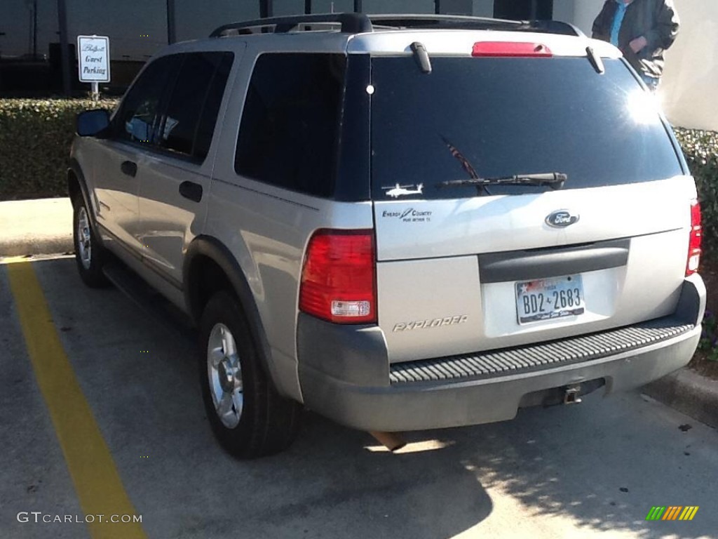 2004 Explorer XLS - Silver Birch Metallic / Gray photo #4