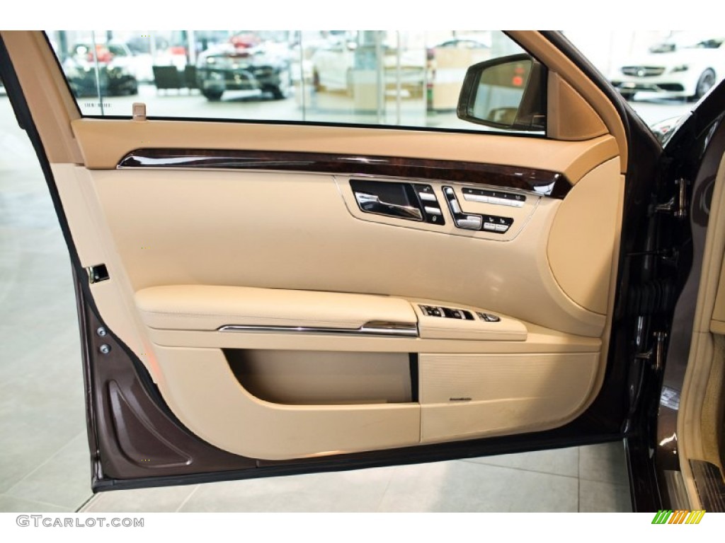2013 Mercedes-Benz S 550 4Matic Sedan Cashmere/Savanna Door Panel Photo #99855619