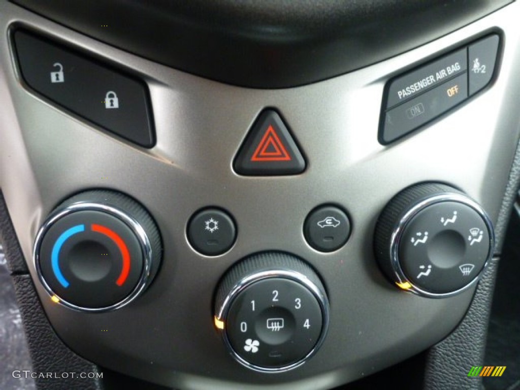 2015 Sonic LT Sedan - Dragon Green Metallic / Jet Black/Dark Titanium photo #19