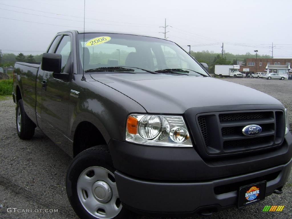 2006 F150 XL Regular Cab 4x4 - Dark Shadow Grey Metallic / Medium Flint photo #3
