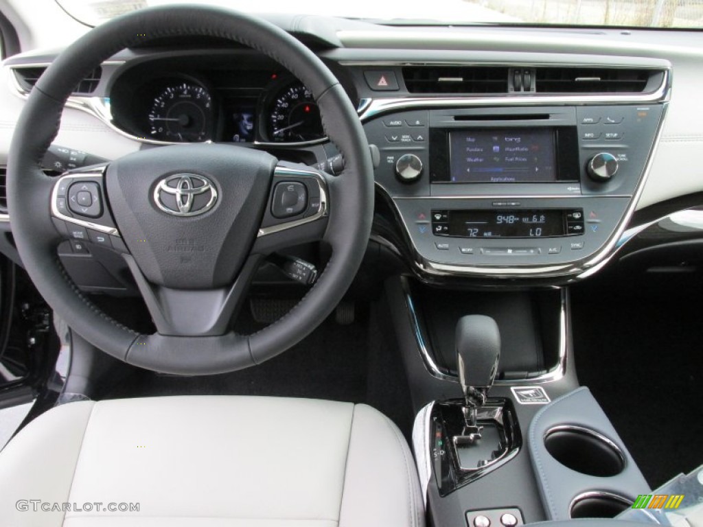 2014 Toyota Avalon XLE Premium Dashboard Photos