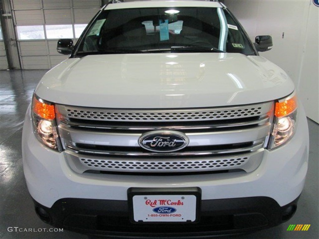 2015 Explorer XLT - Oxford White / Medium Light Stone photo #2