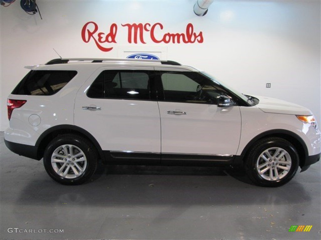 2015 Explorer XLT - Oxford White / Medium Light Stone photo #8