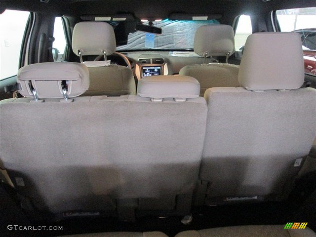 2015 Explorer XLT - Oxford White / Medium Light Stone photo #13