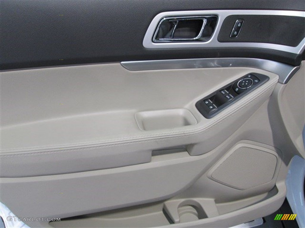 2015 Explorer XLT - Oxford White / Medium Light Stone photo #14