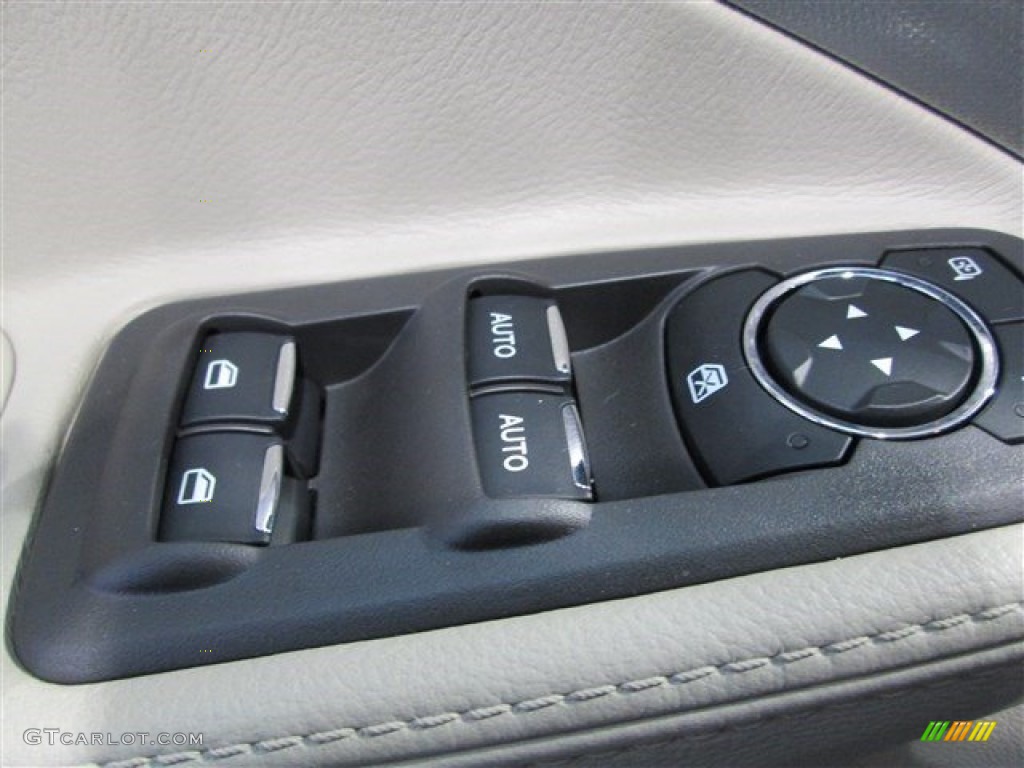 2015 Explorer XLT - Oxford White / Medium Light Stone photo #22