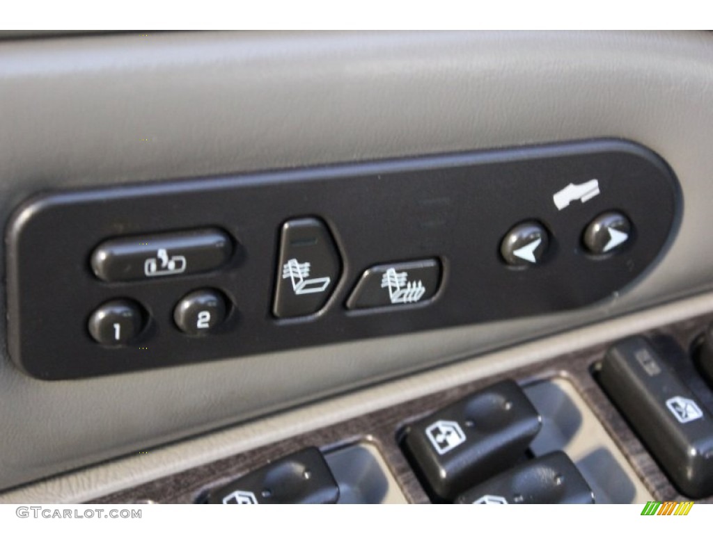 2004 Yukon Denali AWD - Silver Birch Metallic / Stone Gray photo #23