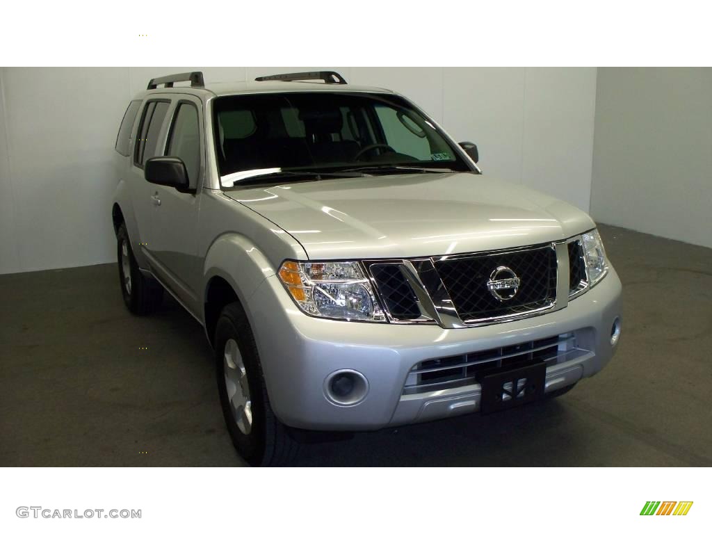 Silver Lightning Nissan Pathfinder