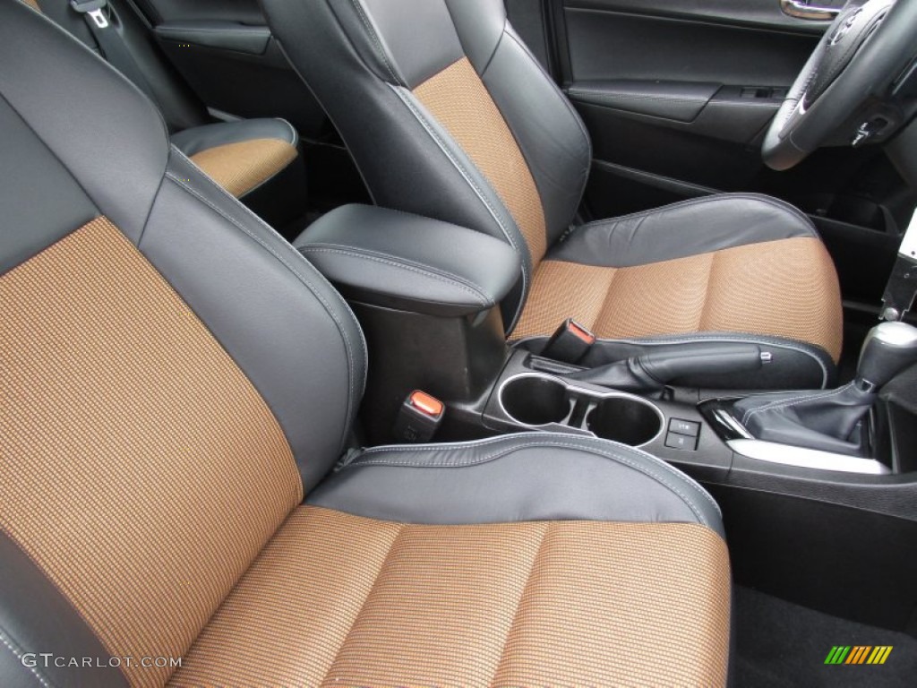 2014 Toyota Corolla LE Front Seat Photo #99882720