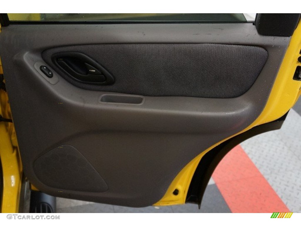 2002 Escape XLT V6 4WD - Chrome Yellow / Medium Graphite photo #16