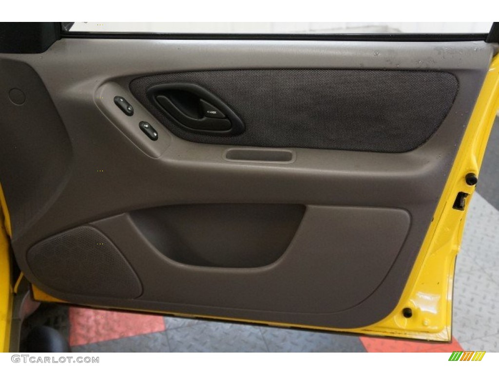 2002 Escape XLT V6 4WD - Chrome Yellow / Medium Graphite photo #17