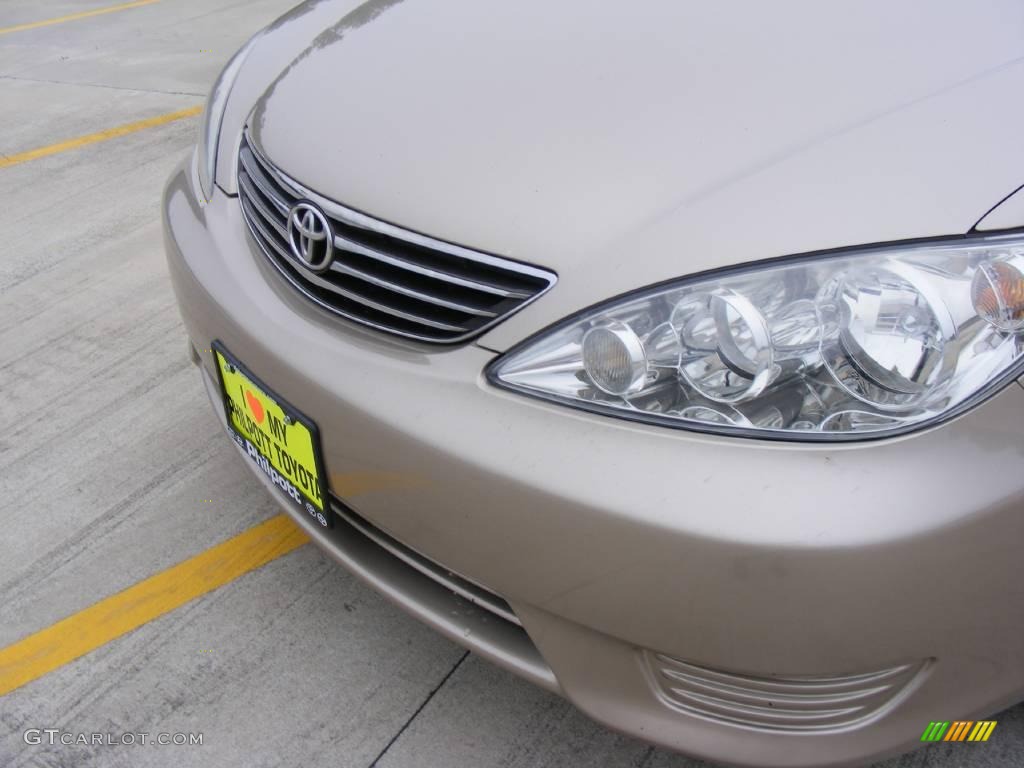 2006 Camry LE - Desert Sand Mica / Taupe photo #10