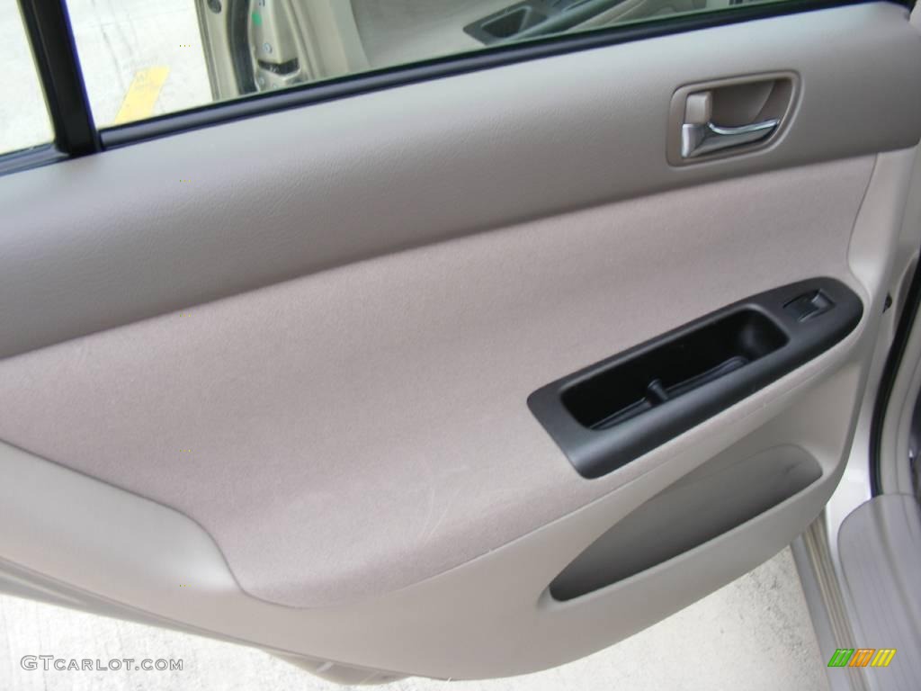 2006 Camry LE - Desert Sand Mica / Taupe photo #25