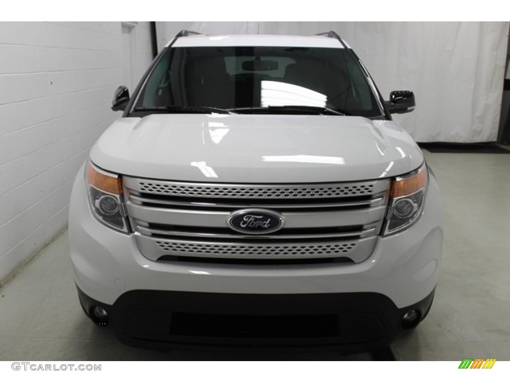 2015 Explorer XLT 4WD - Oxford White / Charcoal Black photo #3