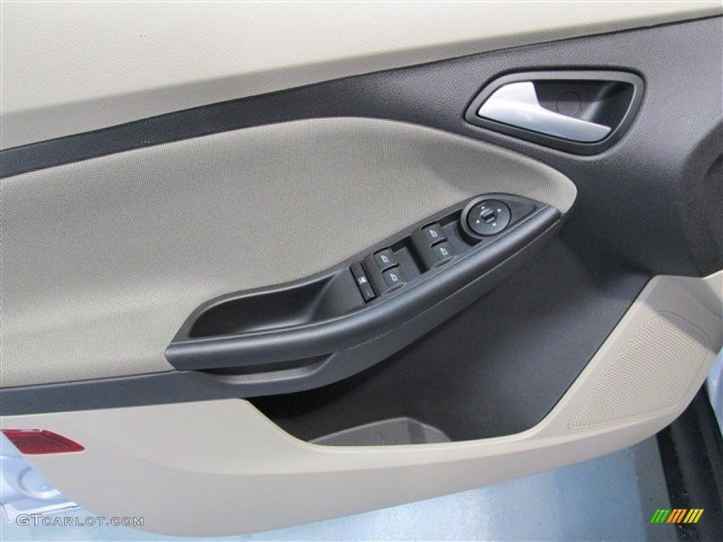 2014 Focus SE Sedan - Ingot Silver / Medium Light Stone photo #14