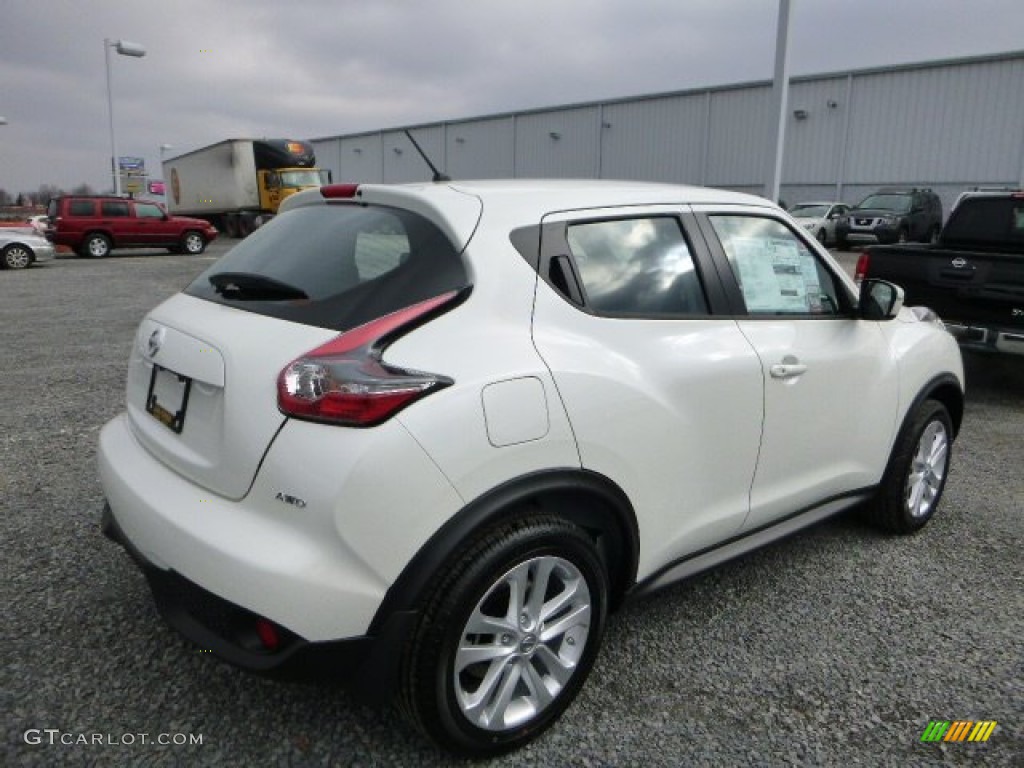 2015 Juke S AWD - Pearl White / Black/Silver photo #3