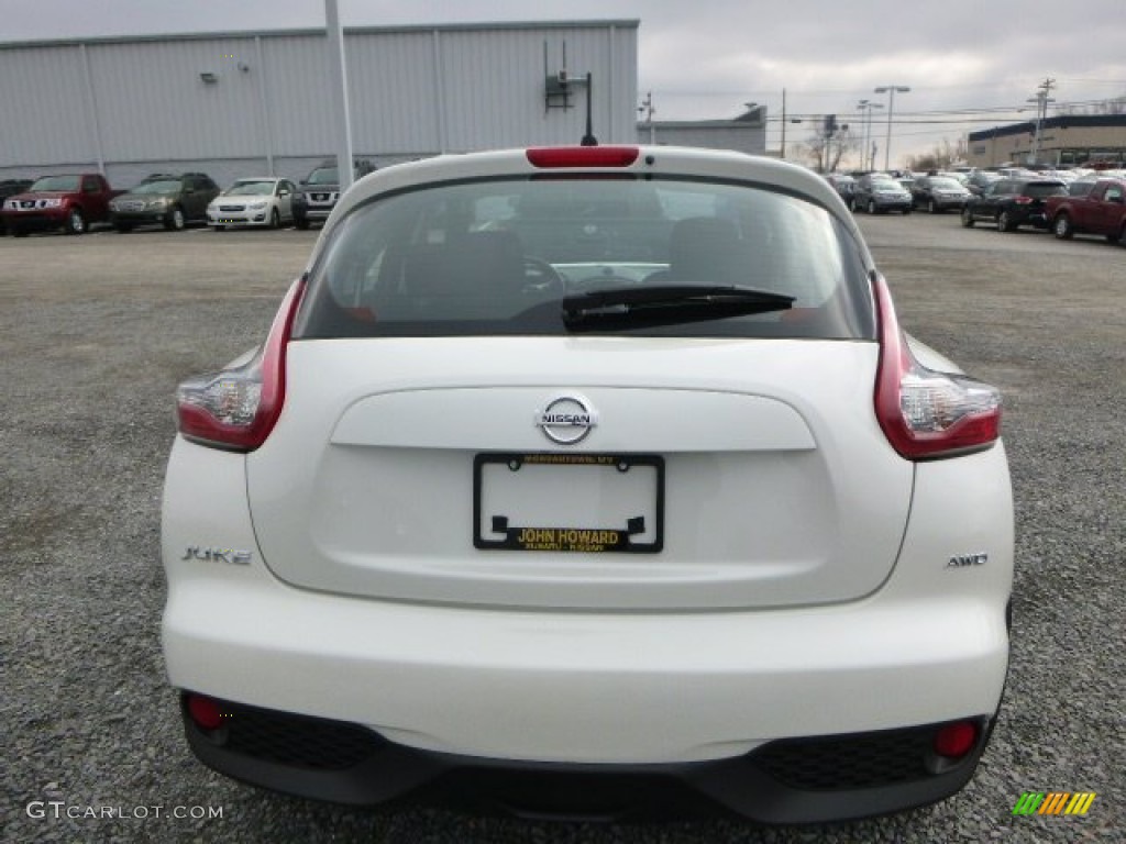 2015 Juke S AWD - Pearl White / Black/Silver photo #4