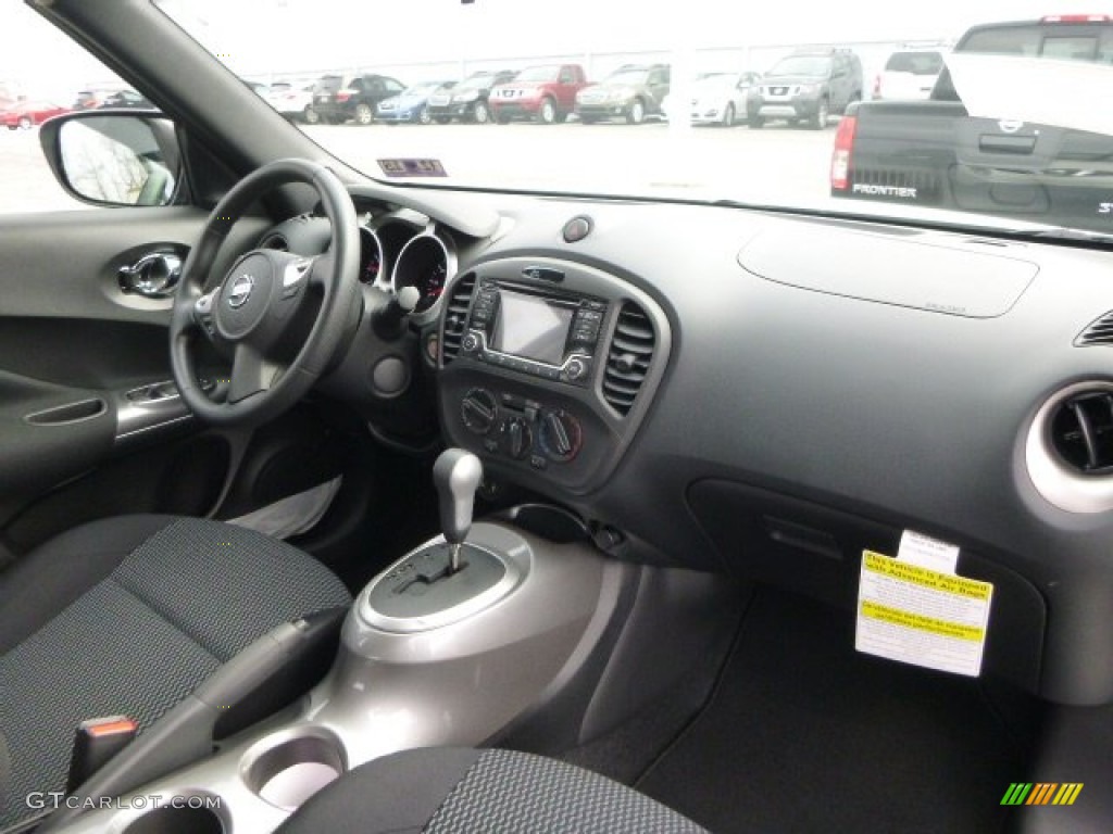 2015 Juke S AWD - Pearl White / Black/Silver photo #11