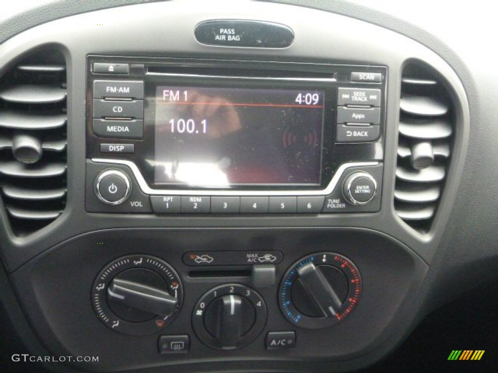 2015 Juke S AWD - Pearl White / Black/Silver photo #19