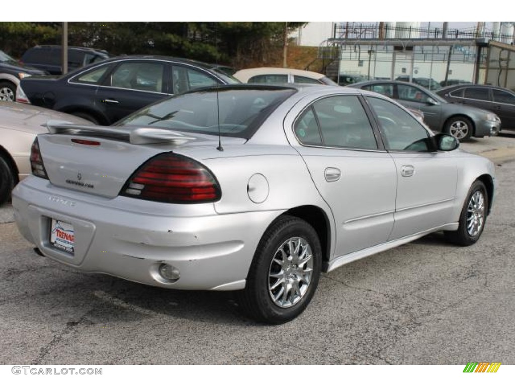 2005 Grand Am SE Sedan - Galaxy Silver Metallic / Dark Pewter photo #3