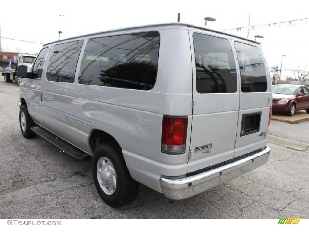 2008 E Series Van E350 Super Duty XLT Passenger - Silver Metallic / Medium Flint photo #4