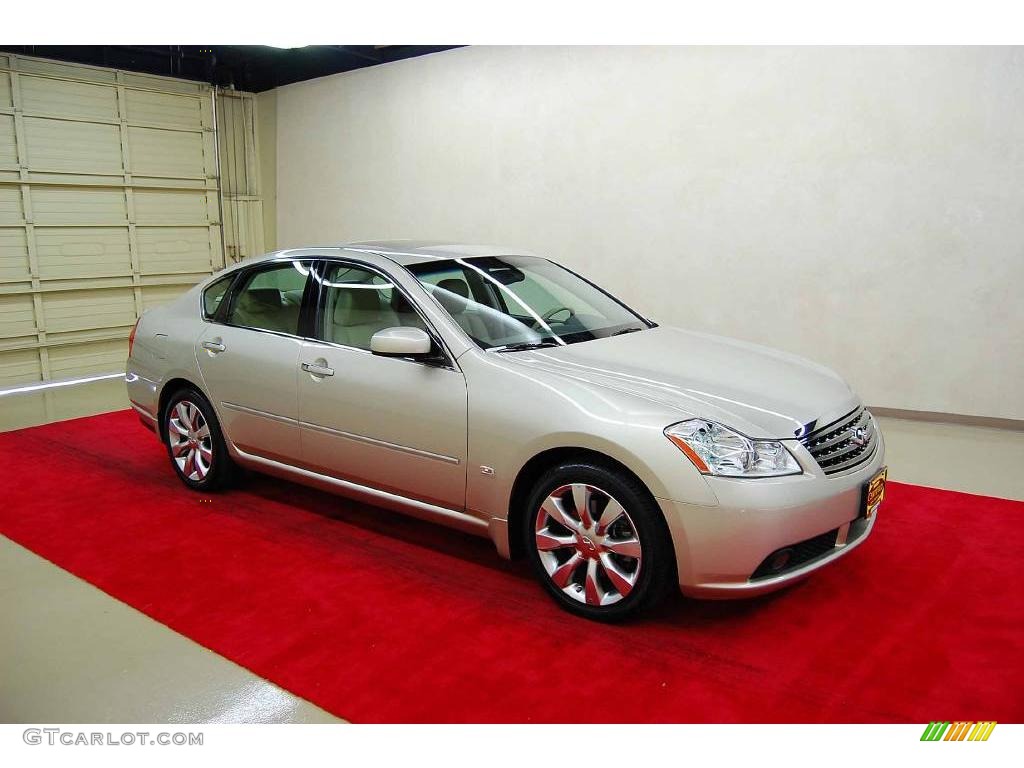 Serengeti Sand Metallic Infiniti M