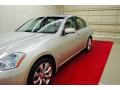 Serengeti Sand Metallic - M 35 Sedan Photo No. 12