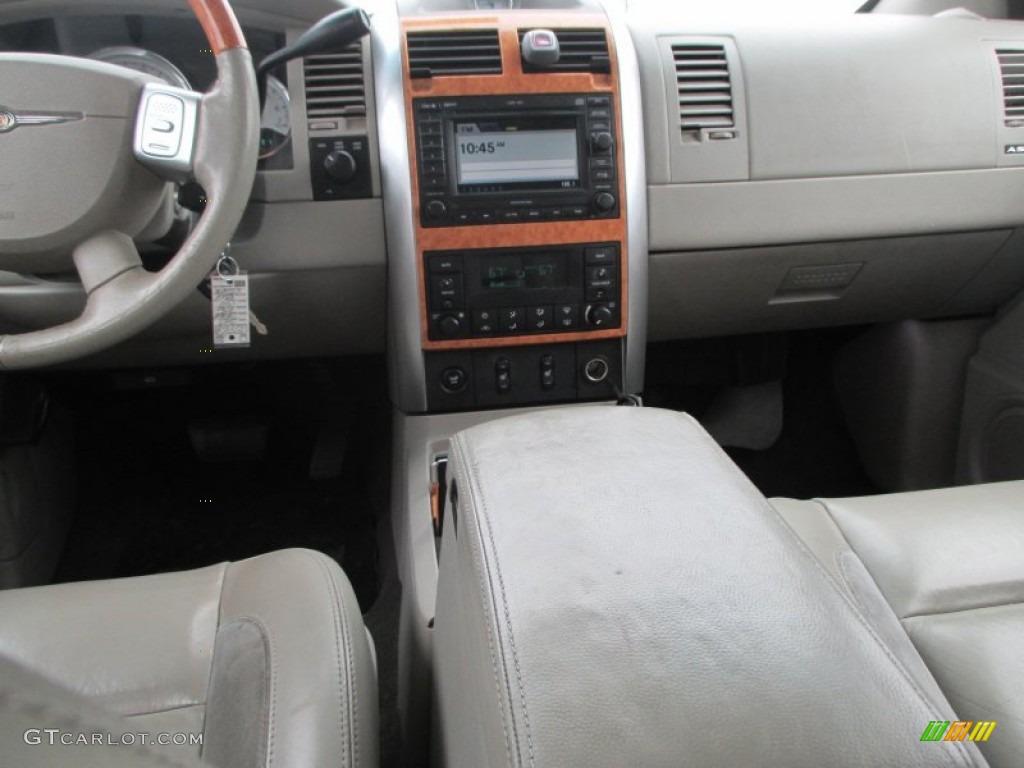 2007 Aspen Limited HEMI 4WD - Brilliant Black Crystal Pearl / Dark Khaki/Light Graystone photo #17