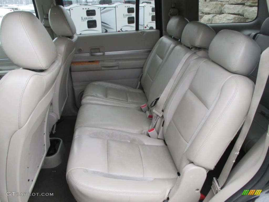 2007 Aspen Limited HEMI 4WD - Brilliant Black Crystal Pearl / Dark Khaki/Light Graystone photo #18