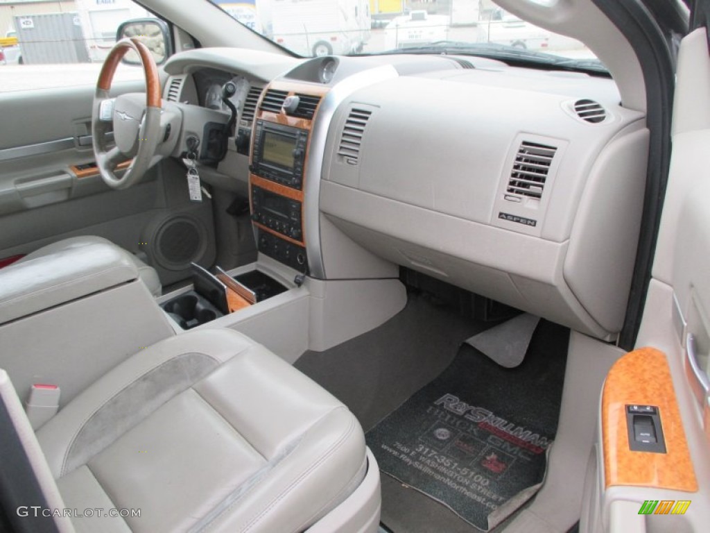 2007 Aspen Limited HEMI 4WD - Brilliant Black Crystal Pearl / Dark Khaki/Light Graystone photo #30