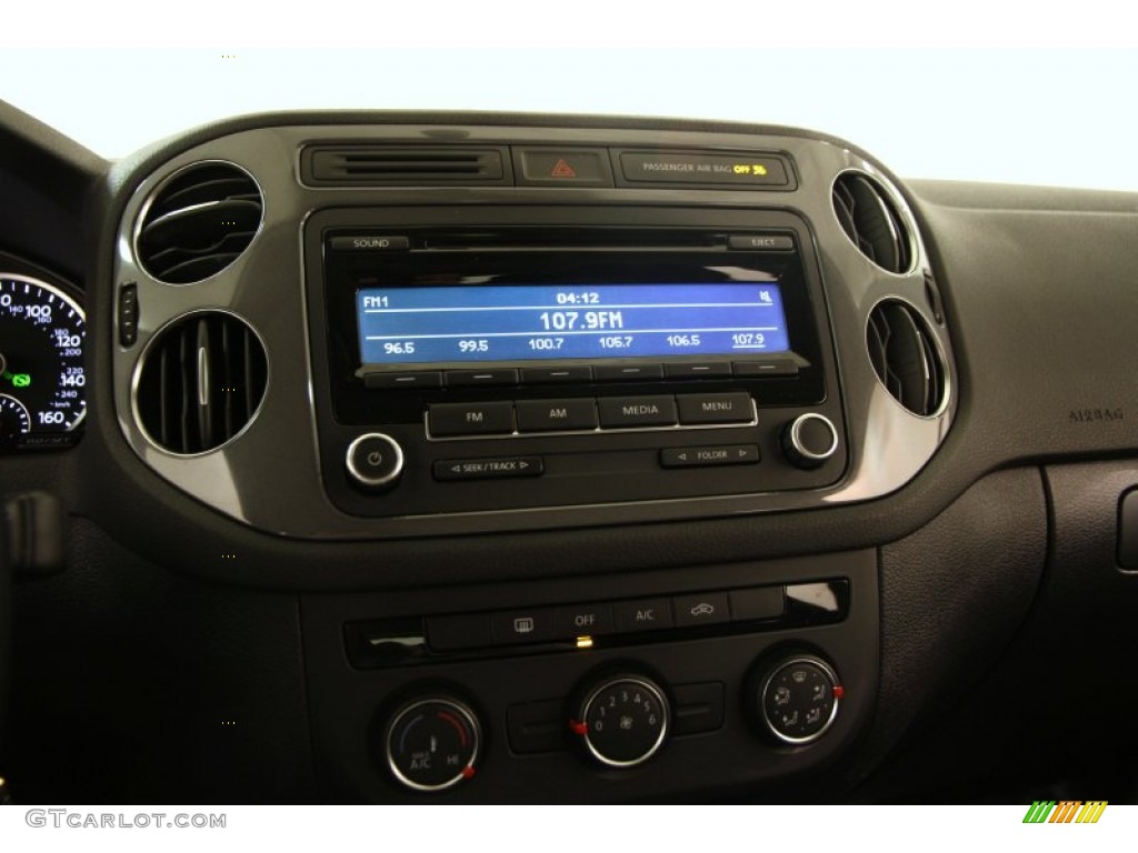 2014 Volkswagen Tiguan S 4Motion Controls Photos