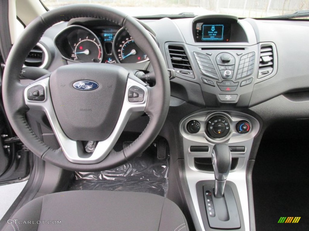 2015 Ford Fiesta SE Hatchback Charcoal Black Dashboard Photo #99947460