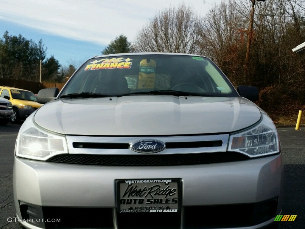 2009 Focus SE Sedan - Brilliant Silver Metallic / Medium Stone photo #1