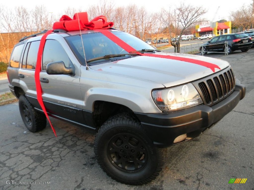 Silverstone Metallic Jeep Grand Cherokee