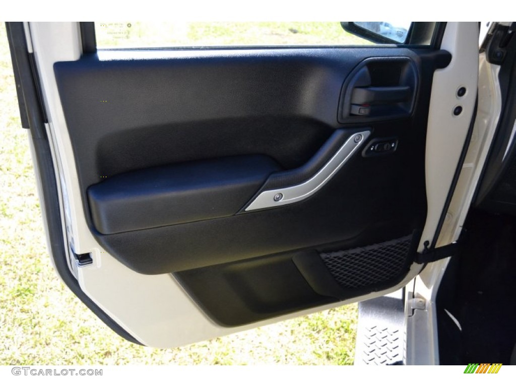 2011 Wrangler Unlimited Sahara 4x4 - Sahara Tan / Black photo #12