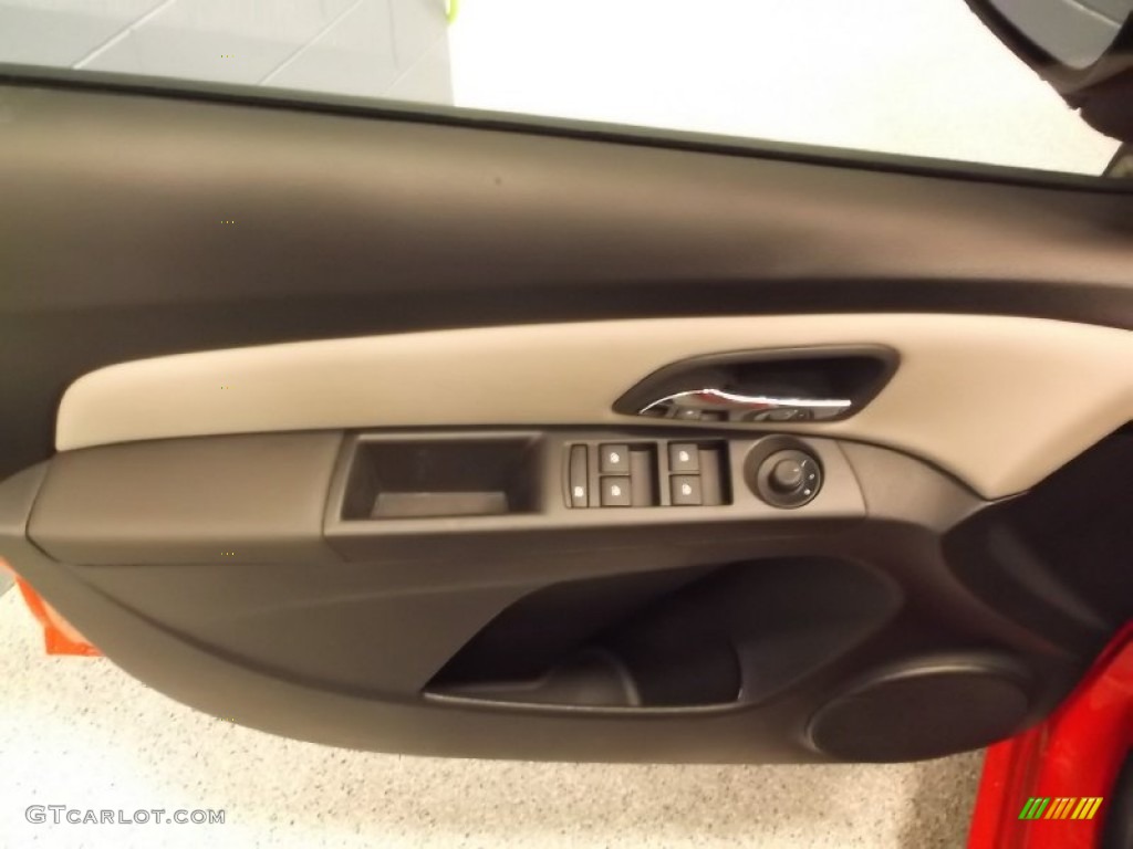 2014 Cruze LS - Red Hot / Jet Black/Medium Titanium photo #9