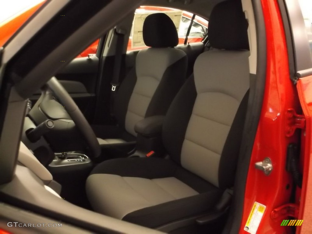 2014 Cruze LS - Red Hot / Jet Black/Medium Titanium photo #11