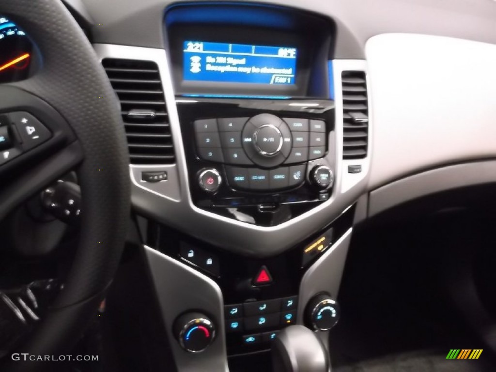 2014 Cruze LS - Red Hot / Jet Black/Medium Titanium photo #12