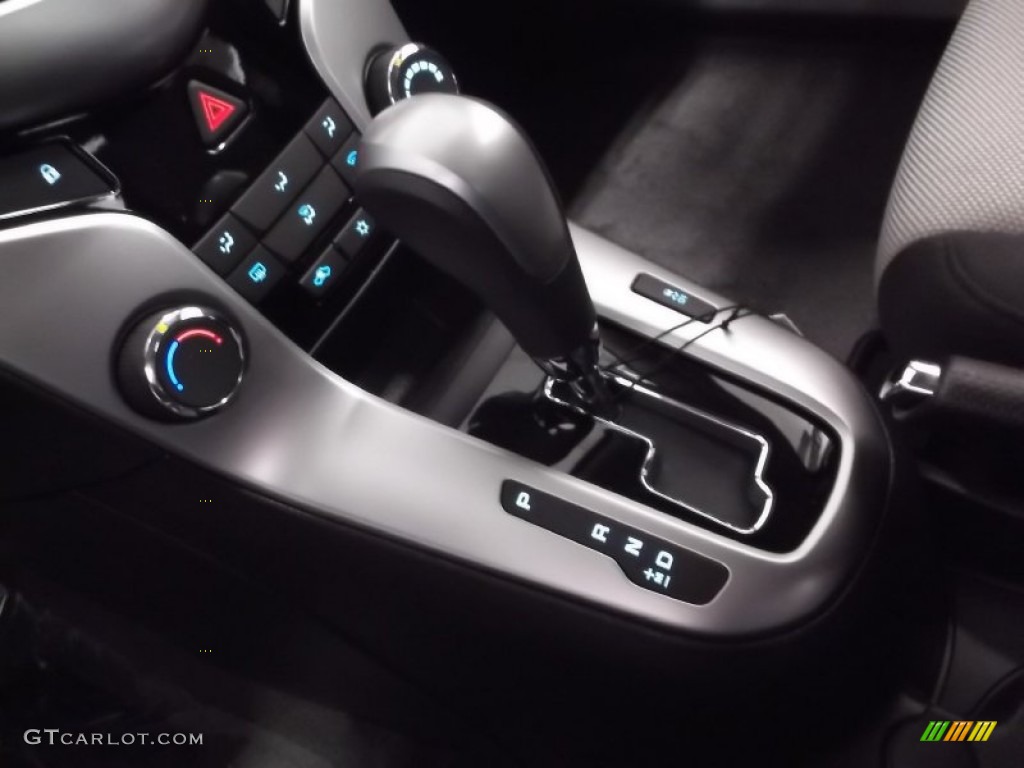 2014 Cruze LS - Red Hot / Jet Black/Medium Titanium photo #16
