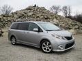Front 3/4 View of 2011 Sienna SE