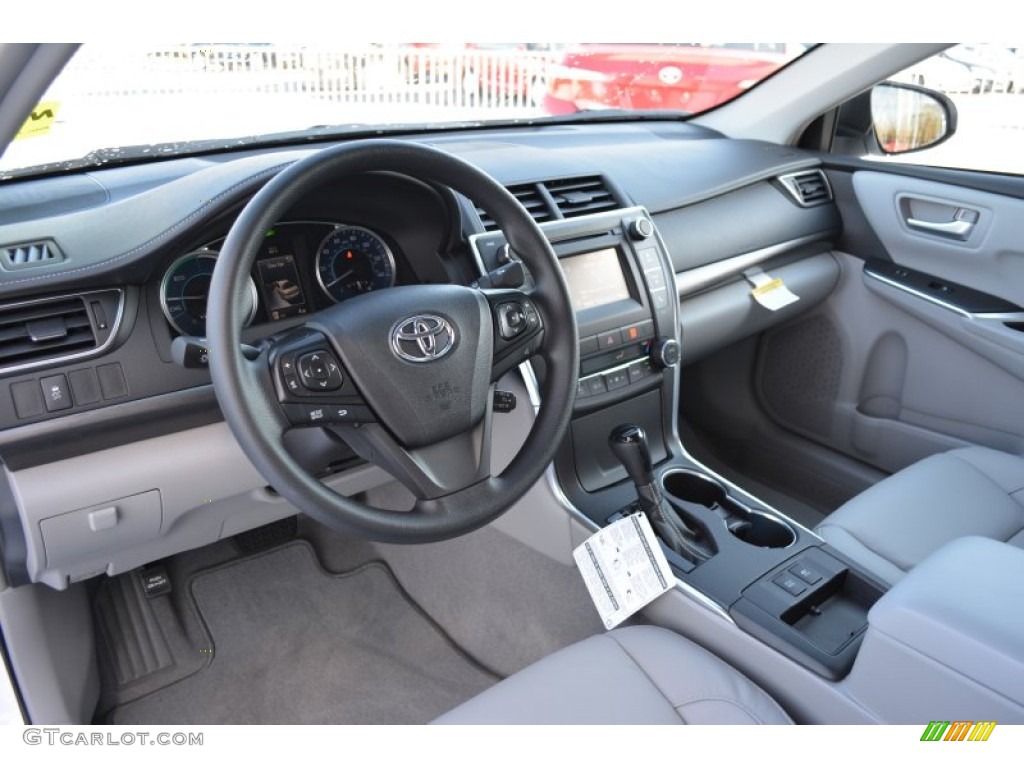 Black Interior 2015 Toyota Camry LE Photo #99993550