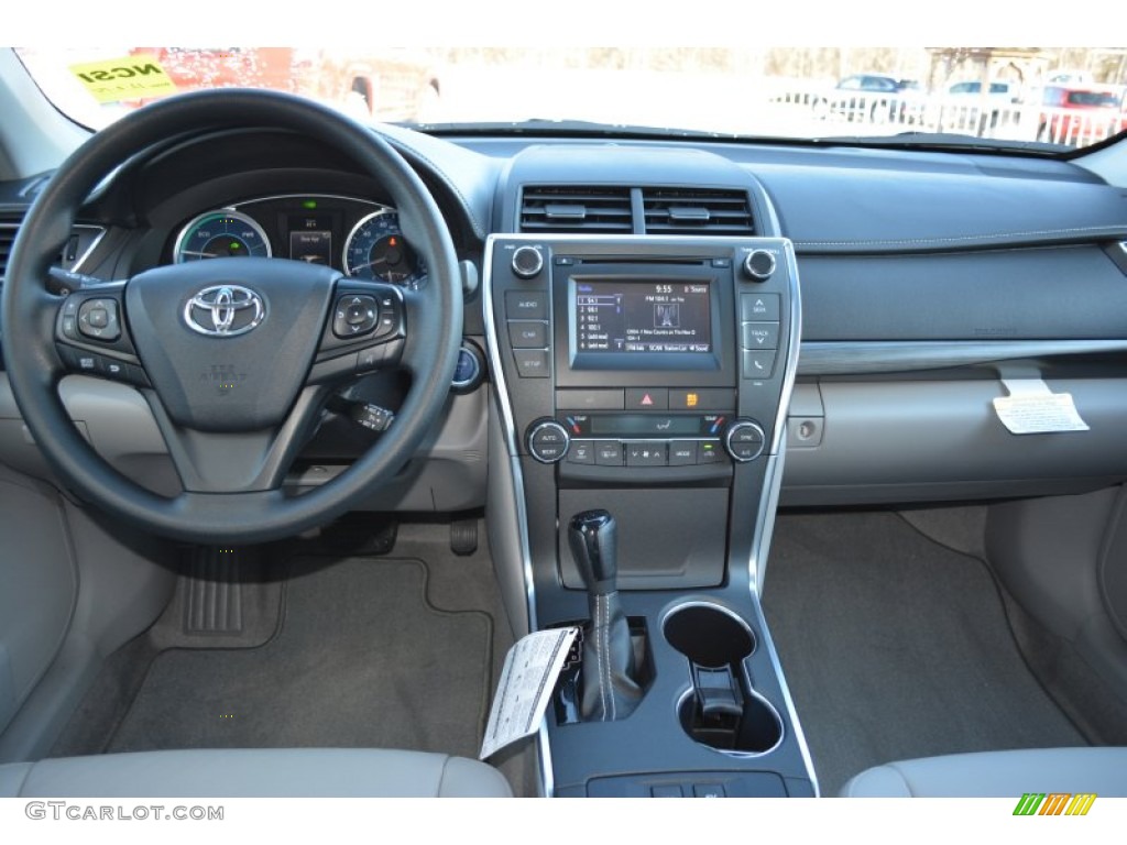 2015 Toyota Camry LE Black Dashboard Photo #99993571